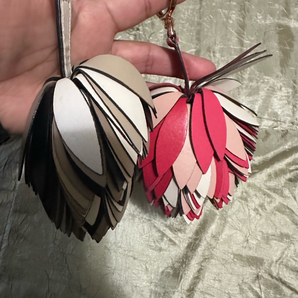 Colorful Leaf Keychain Set - Picture 6 of 6